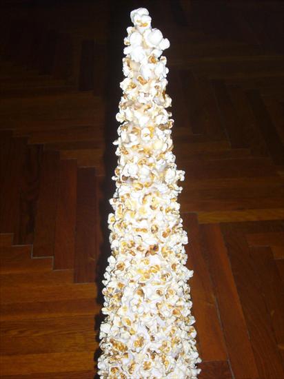 Boże Narodzenie - kolorowanki - choinka z popcornu.JPG