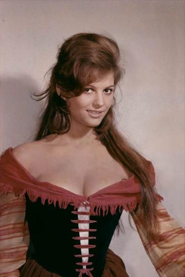 CLAUDIA CARDINALE - s8fs4r8qwf4r8rwf.jpg