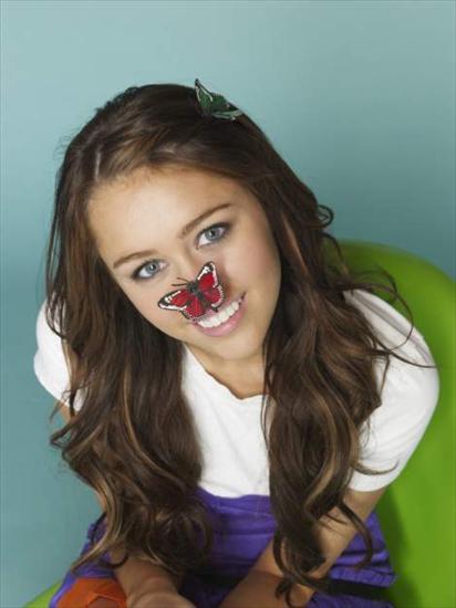 Miley Cyrus - miley-cyrus_com-modeling2008-set51-0044.jpg