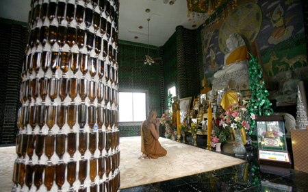 Tajlandia-świątynia z butelek - 17.jpg