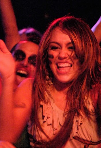 Miley Cyrus - Halloween Concert 31 X 09.jpg