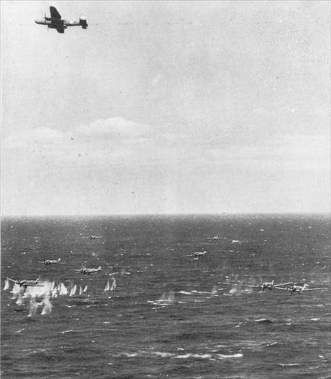 Galeria zdjęć wojennych widzianych z lotu ptaka - B25 vs J52 WWII 21.jpg