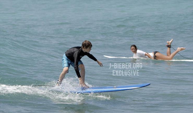 Justin surfuje z ojcem - 830.jpg