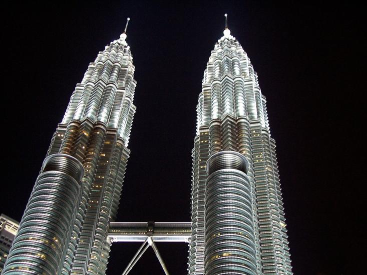 Architecture - Petronas Twin Towers in JualaLumpur - Malaysia.jpg