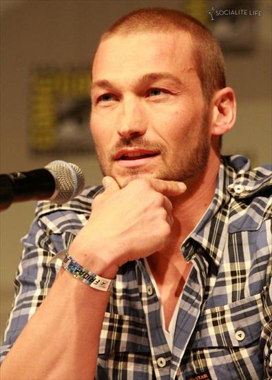 Andy Whitfield - andy-whitfield-comic-con-spartacus-2010-07-23_00006-820x1139.jpg