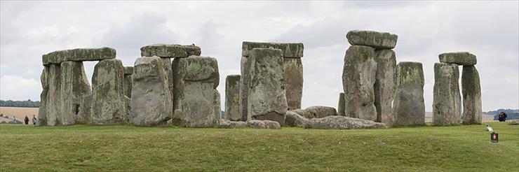 Kręgi w Stonehenge - 800px-Stonehenge_from_north,_August_2010,_cropped.jpg