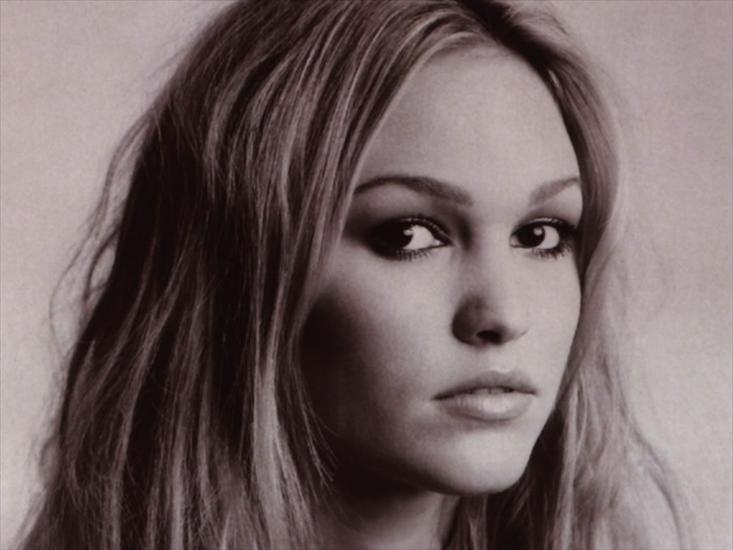 Julia Stiles - Julia Stiles 001_1.jpg