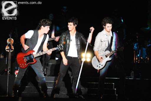 Jonas Brothers - normal_image07.jpeg