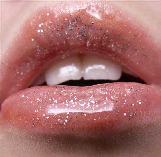 Usta - lips_by_tsiken.jpg