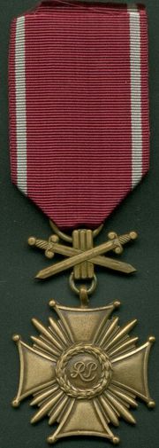 odznaki II wojna Światowa - 180px-Krzyż_Zasługi_z_Mieczami.jpg