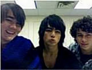 Jonas Brothers - 290922_large.jpg