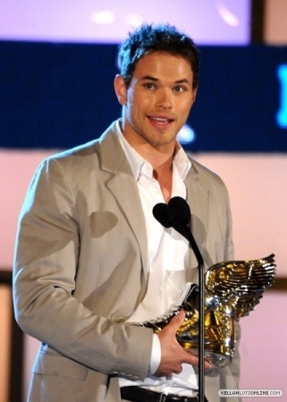 Kallen Lutzz  - -kellan-lutz-22.jpg