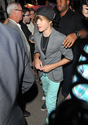 MM.V.A - Justin Bieber MuchMusic Video Awards Backstage 2.jpg