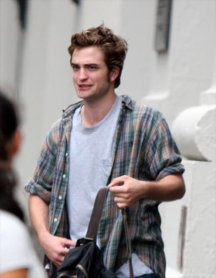 Remember me - Robert Pattinson on the Set of Remember Me in NYC39.jpg