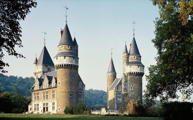 TAPETY ZAMKI I PAŁACE - Faulx Les Tombes Castle Namur Belgium.jpg