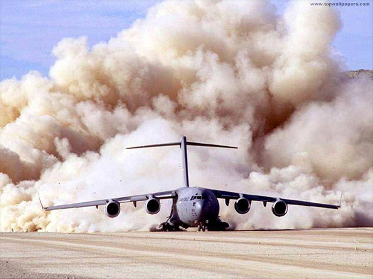 Samochody i inne - samolot w dymie.JPG