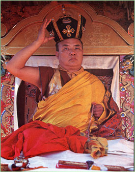 Mistrzowie - XVI Karmapa - Ceremonia Czarnej Korony.jpg