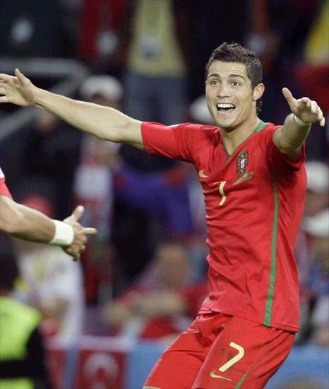 Cristiano Ronaldo - Cris się cieszy.jpg