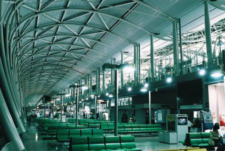 Najdłuższe budynki świata - Terminal na lotnisku Kansai - 1,7 km.jpg