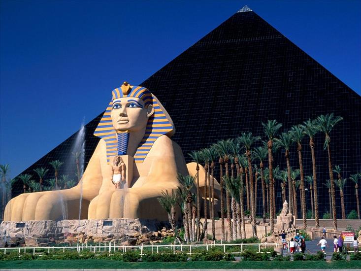 Cuda architektury - Luxor Hotel and Casino, Las Vegas, Nevada.jpg