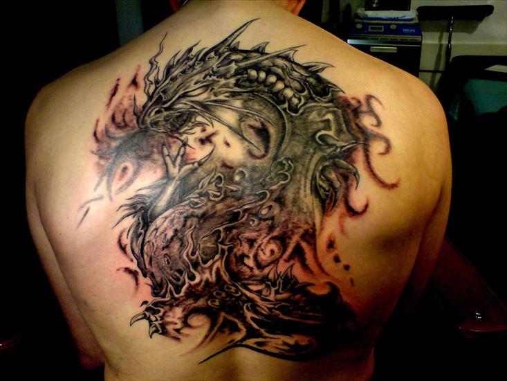 Smoki - tattoo_drache_ruecken.jpg