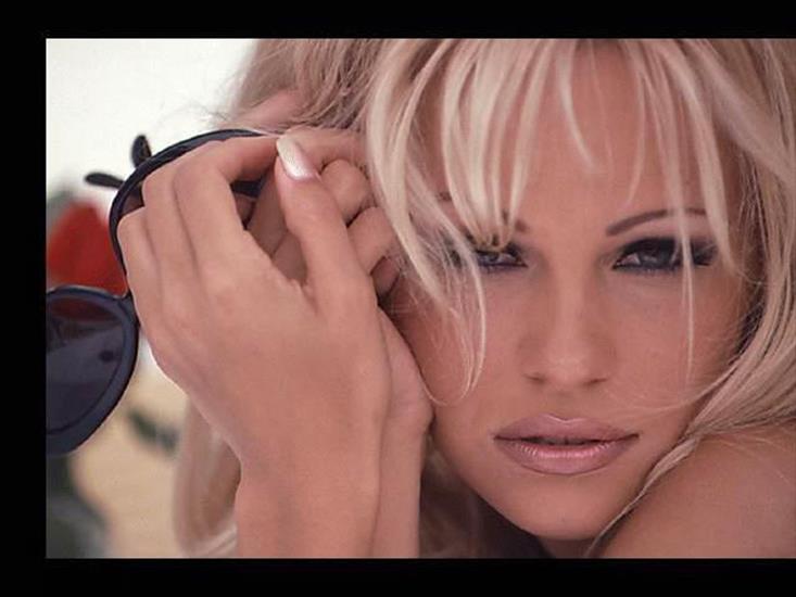 Pamela Anderson - LARGE532.JPG