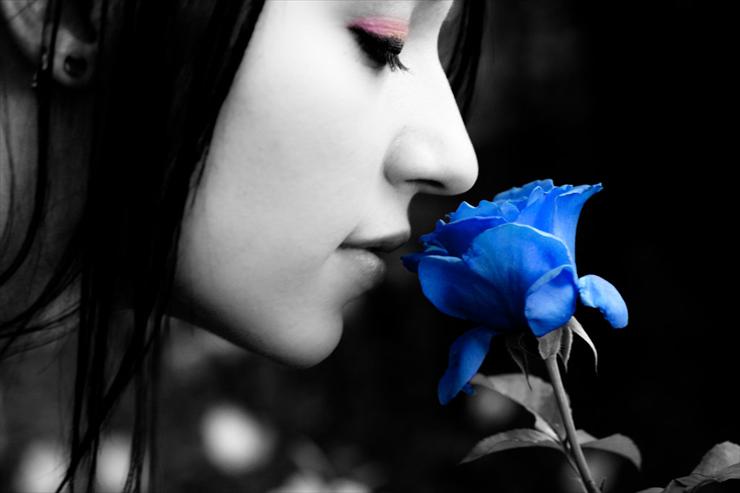 Ona i róża - Blue Rose 51.jpg