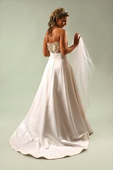 suknie ślubne   - lisa_Ferrera_model_5205.jpg