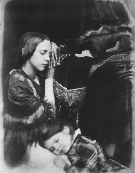 XIX-XX - Florilges photos denfants -  1850 David O. Hill et R. Adamson Deux fillettes endormies.jpg