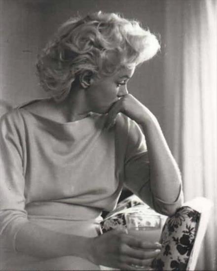 1000 Marilyn Monroe Pictures - 382.jpg