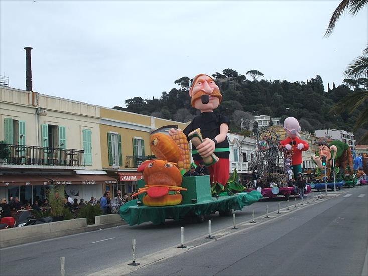 Nicea - Floats_at_the_2010_Nice_carnaval.JPG