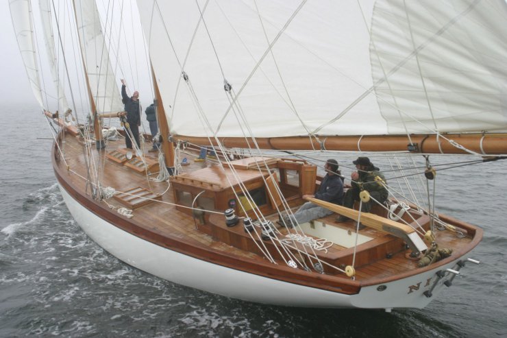 Jachty - sailboat-classic-sailing-yacht-schooner-21018-393671.jpg