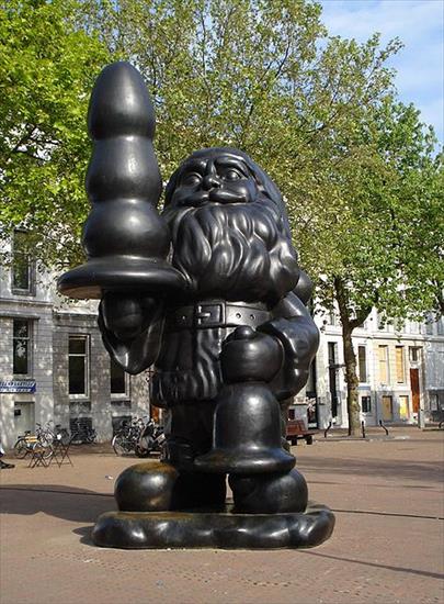 Kontrowersyjne rzeźby - The Buttplug Gnome.jpg